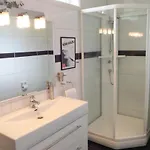 Prázdninový dům 4 Bedroom In *